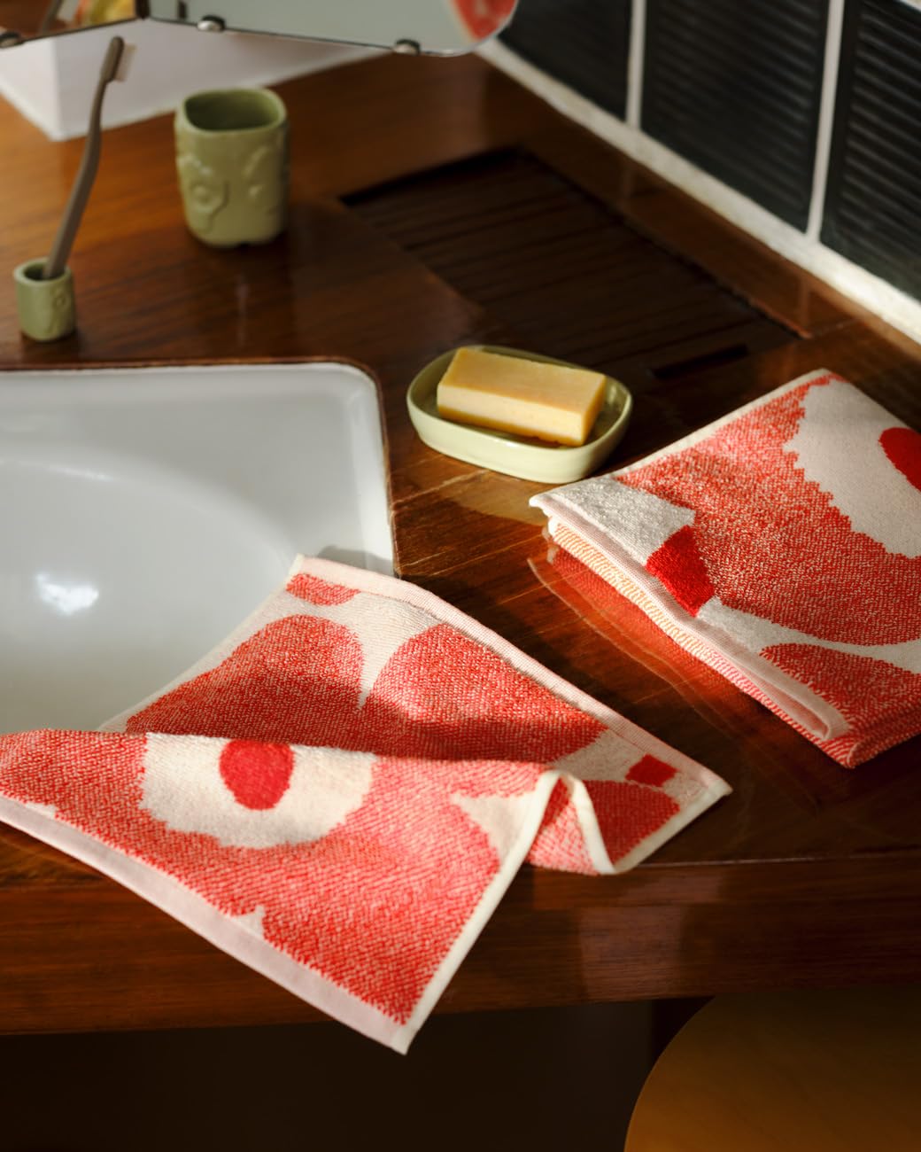 Amazon.com: MARIMEKKO Iso Unikko Orange & Red Terry Cotton Bath